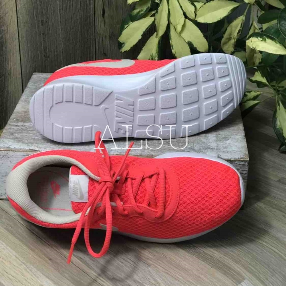 NWT Nike Tanjun Coral Red W AUTHENTIC - Picture 4 of 7